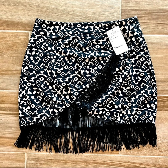 Fringed printed wrap skirt - Picture 4 of 6